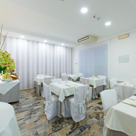 Hotel Falco リッチョーネ エクステリア 写真