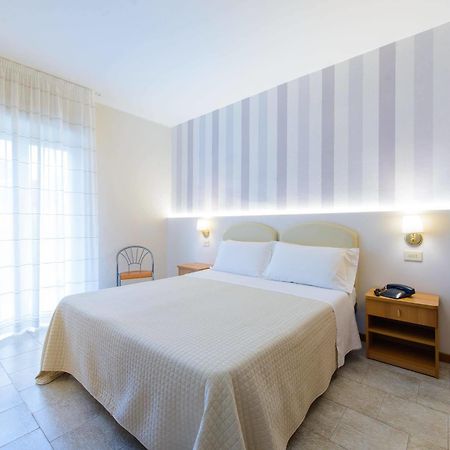 Hotel Falco リッチョーネ エクステリア 写真